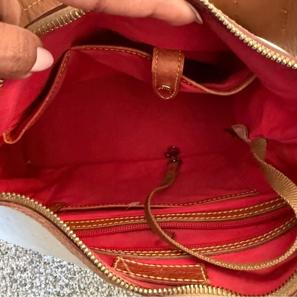 Dooney Bourke Women's Hobo Bag Pearl Ostrich Cream Brown Leather Shoulder Bag - Picture 10 of 16